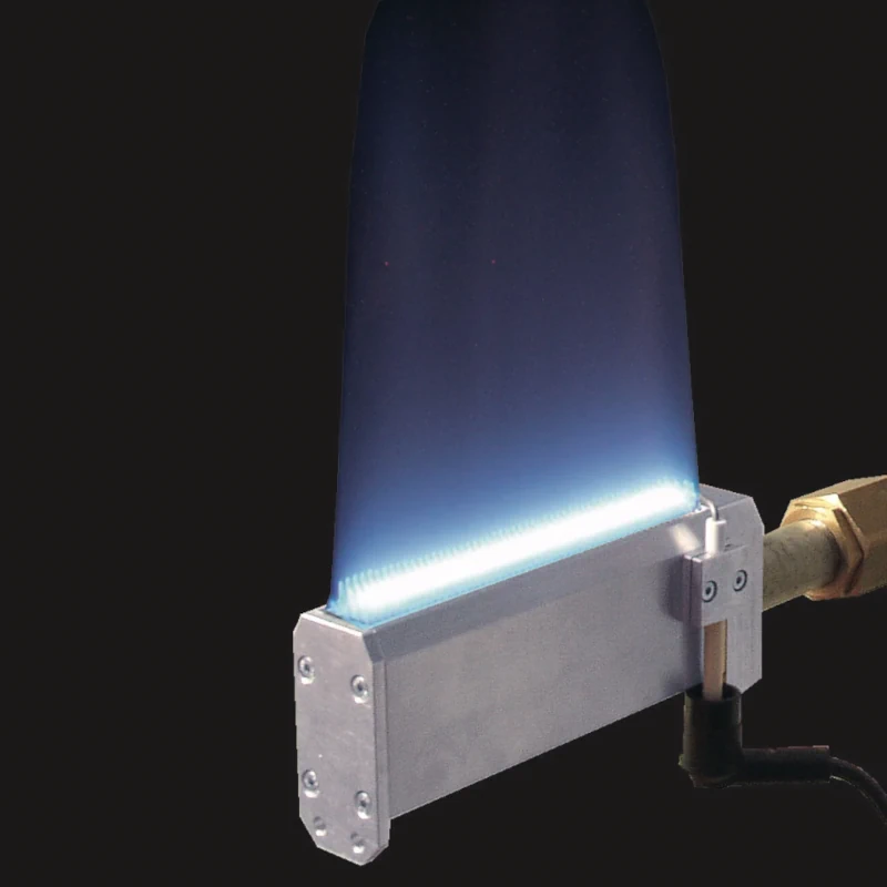 Gasflamme zur Reduktion der Oberflächenspannung des Druckguts im Tampondruck.