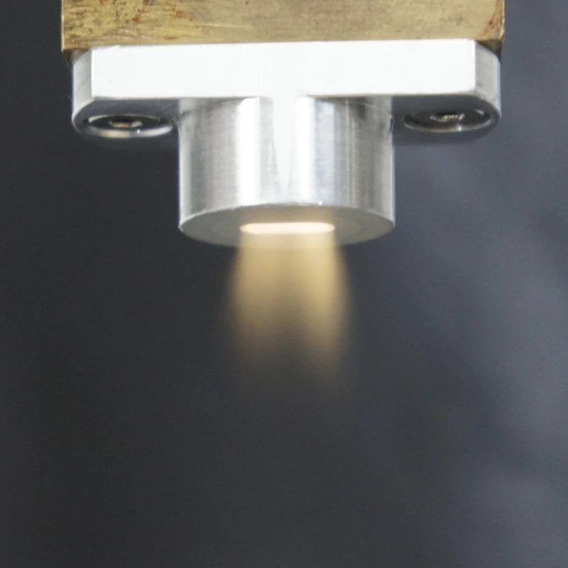 Plasma zur Reduktion der Oberflächenspannung des Druckguts im Tampondruck.